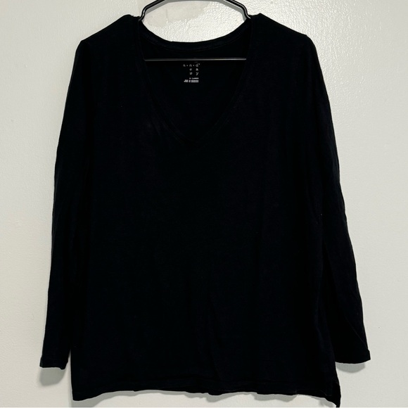 Elegant Black V-Neck Long Sleeve Shirt - Picture 2 of 8